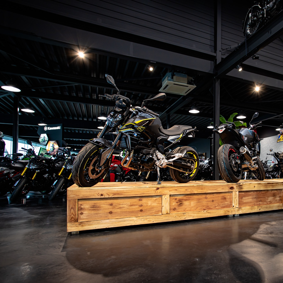 F900R MOTOR VENRAY SPECIAL YELLOW