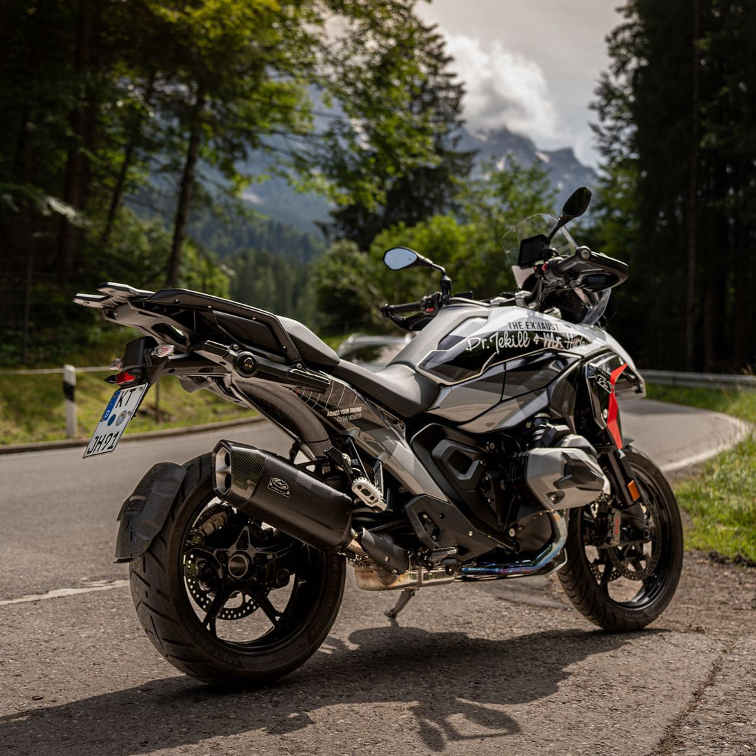 DR. JEKILL & MR. HYDE R1300GS CUSTOM DESIGN