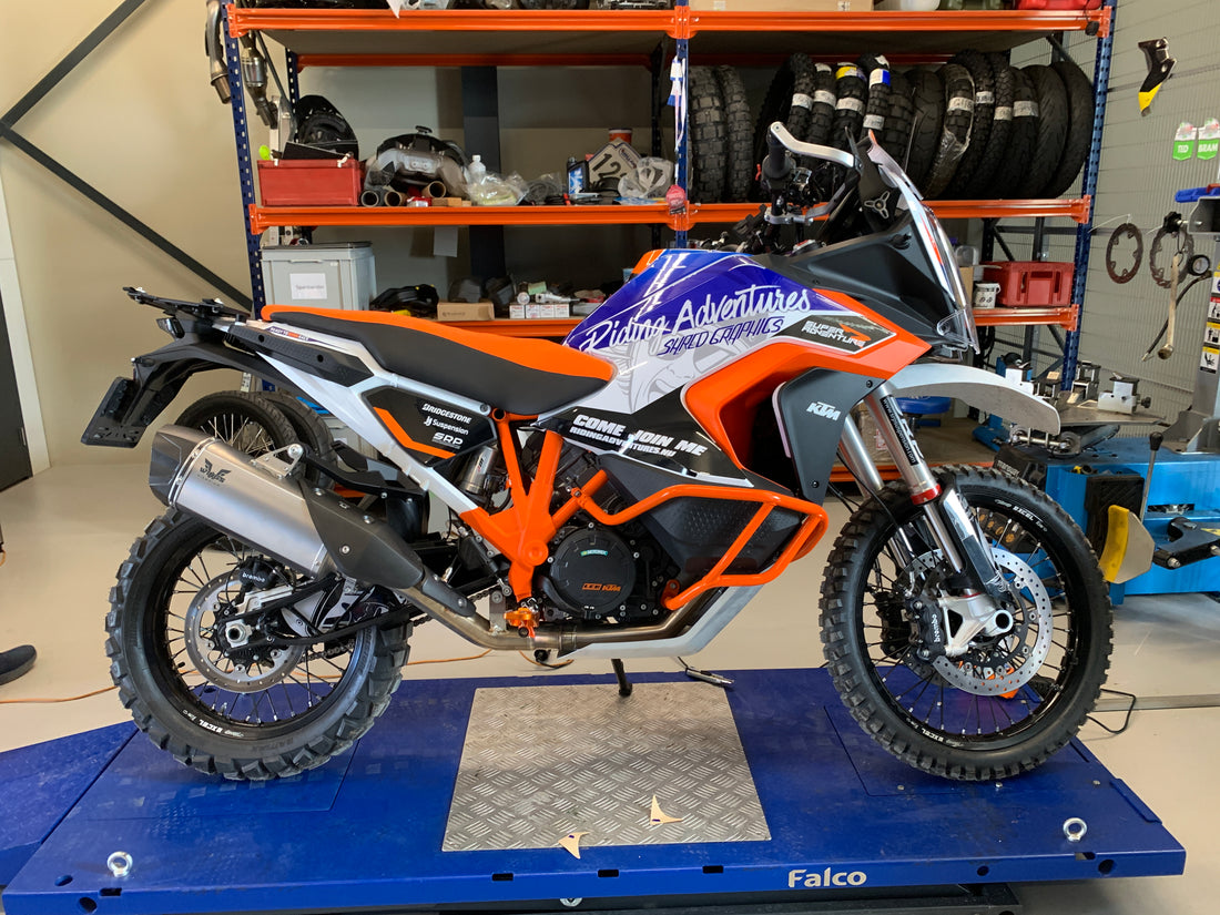 RIDING ADVENTURES - KTM 1290 SUPER ADVENTURE