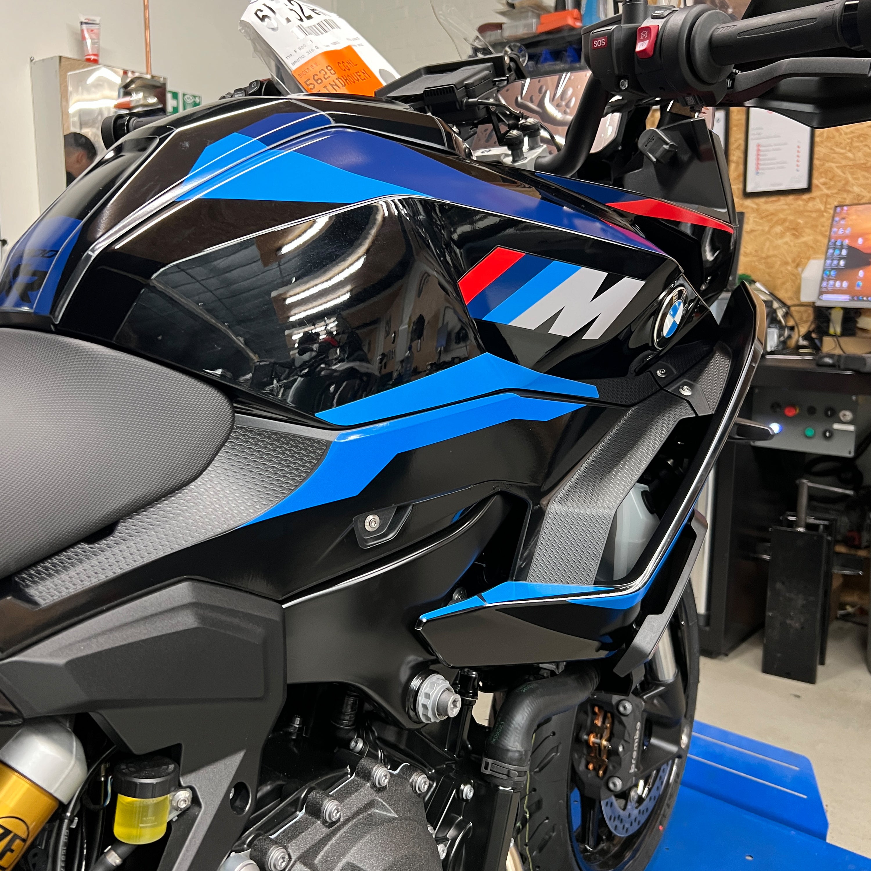 BMW F900XR | M style White – Shred Graphics